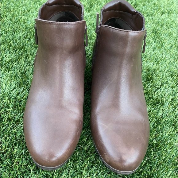 TROTTERS Womens Major Round Toe Block Heel Leather Booties Brown 10.5 M - Picture 10 of 10